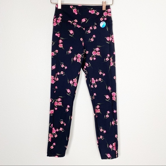 VS Pink Ultimate Black Floral Athletic Leggings Pockets - Picture 3 of 8